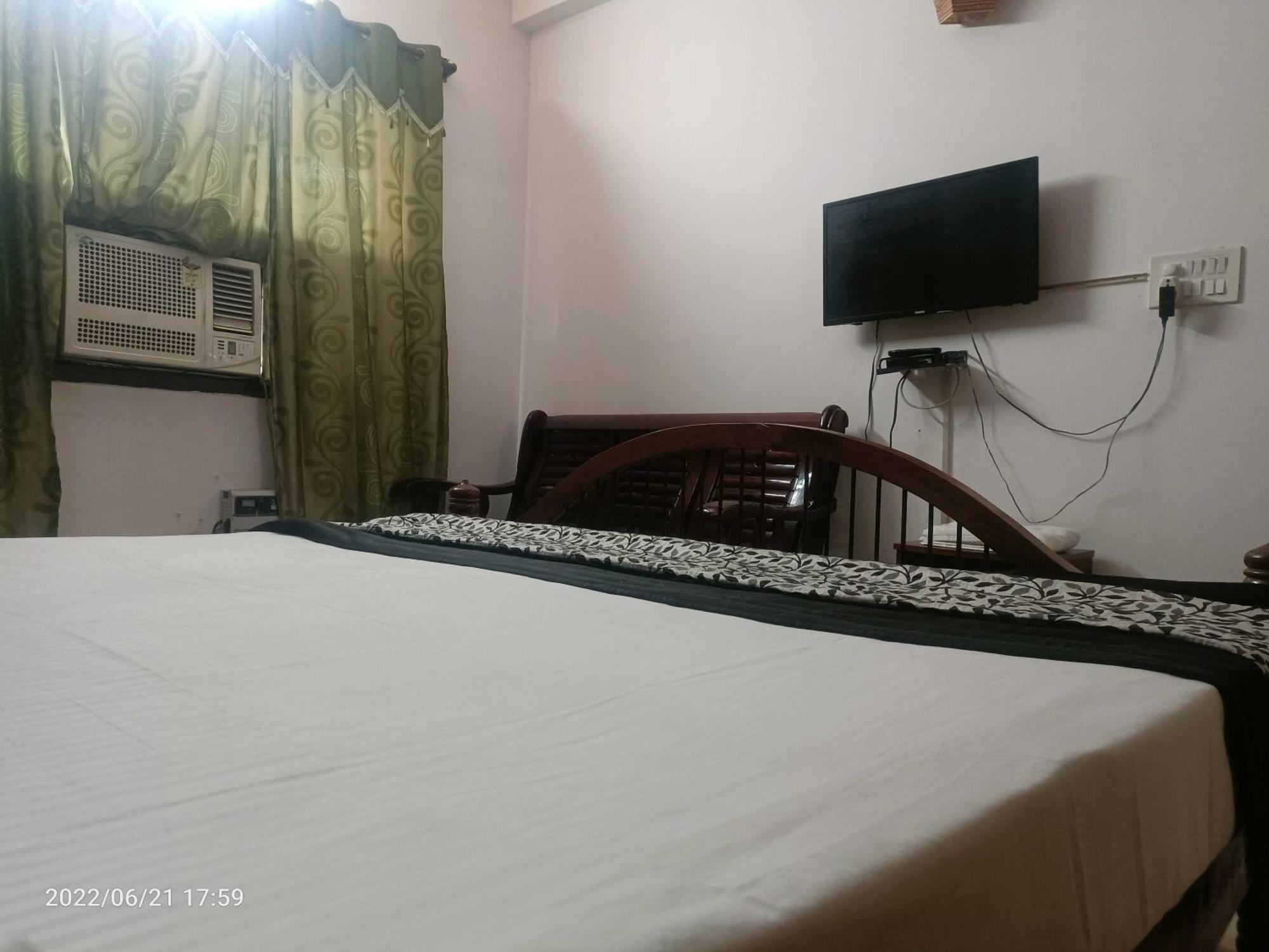 Готель Oyo Metro View Residency Near Snow World Нойда Екстер'єр фото